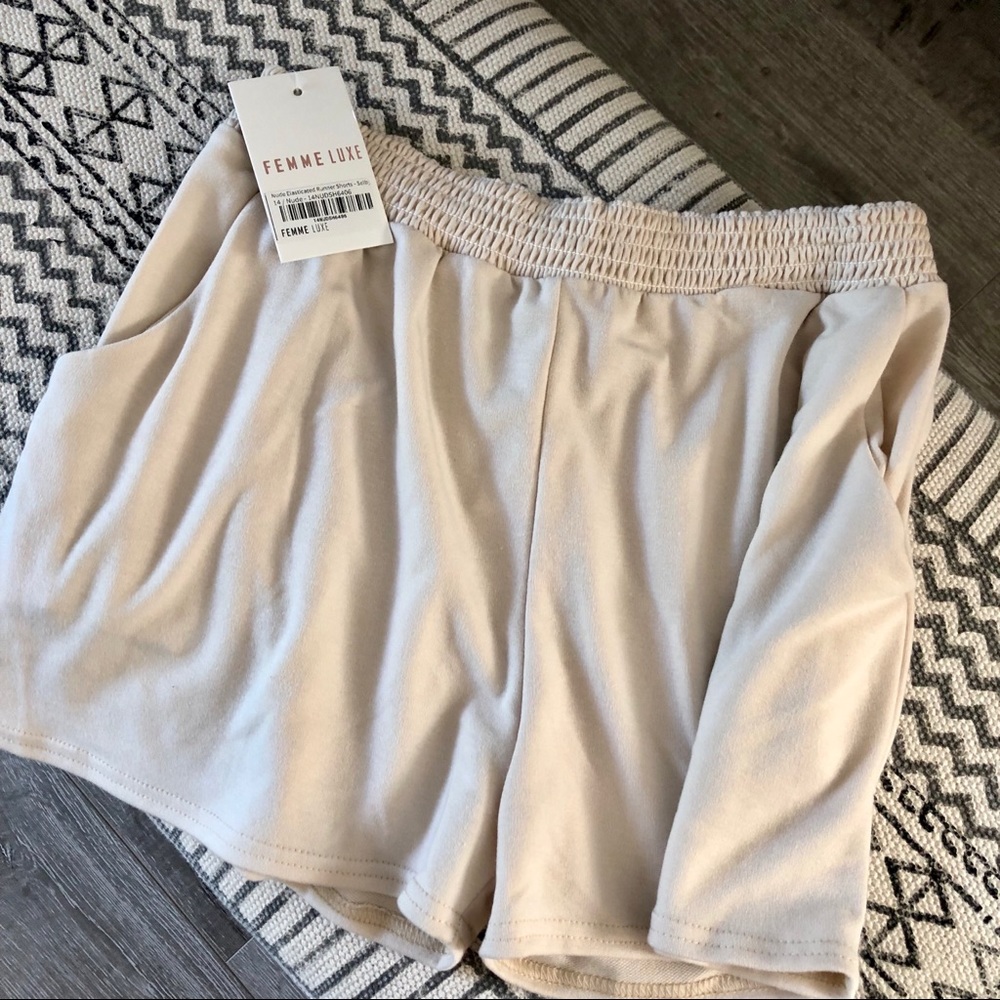 🏃🏼‍♀️NWT Runner shorts beige
